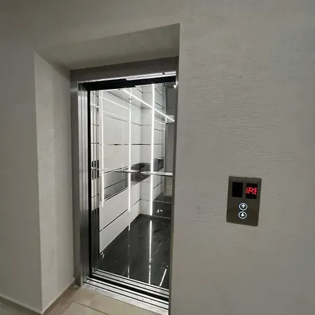Izgrev View Apartament *