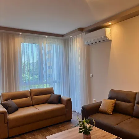 Izgrev View Apartament *